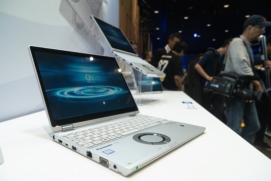 高解像度ディスプレイな12インチっていいなぁ。パナソニックが新型ノートPC「レッツノートQV8」を発表