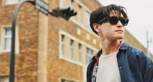 このかっこいいサングラス、実はヘッドホンなんです!