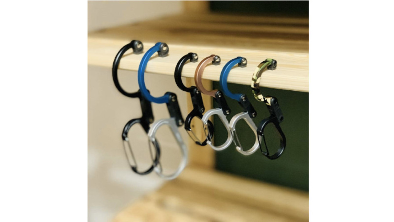 荷物や傘を置く場所はコレで確保 小さいのに耐荷重が18kgのフックつきカラビナ ギズモード ジャパン