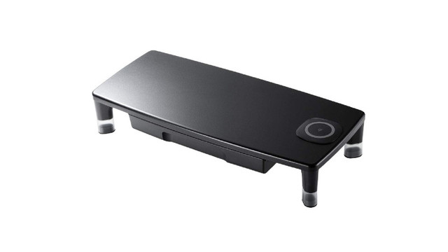 パソコンのモニター台がスマホのワイヤレス充電器に。置くだけでチャージ！