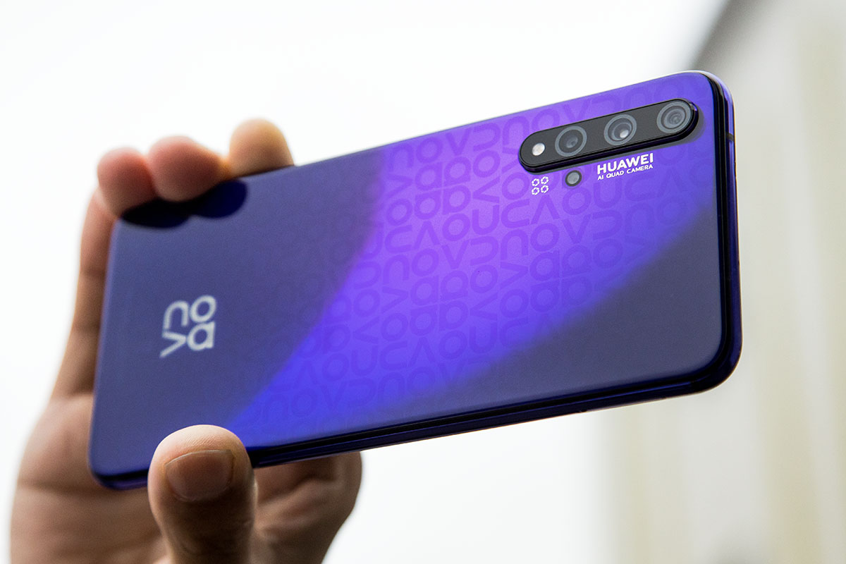 最近のスマホみんな同じ見た目だよね？って言わせない。「HUAWEI nova