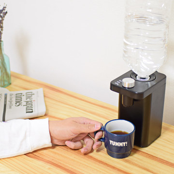 ペットボトルの水が2秒でお湯になる。コーヒーやスープのお供に最高そうなミニサーバー