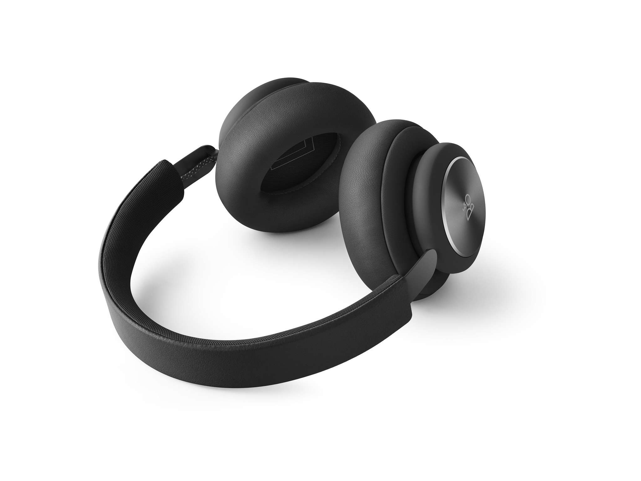 イヤーパッドがパンケーキみたいだなぁ！ B＆Oが新ヘッドホン「Beoplay