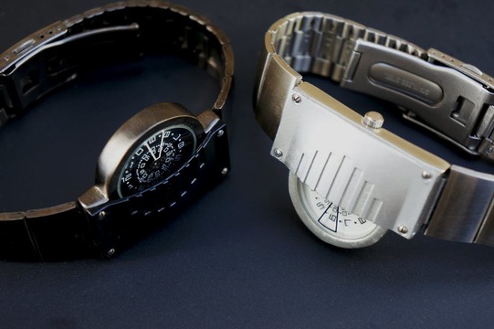 左右非対称デザインにマスクも装着！ 西洋甲冑モチーフの腕時計｢TEKKAMEN｣が終了間近