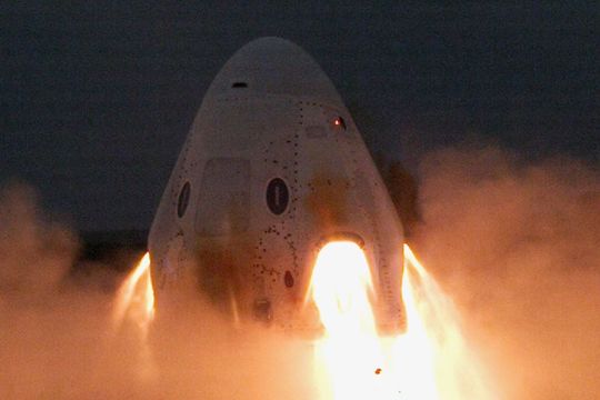 SpaceXのクルー・ドラゴン、脱出用エンジンの点火テストに成功。次のステップは有人テスト飛行