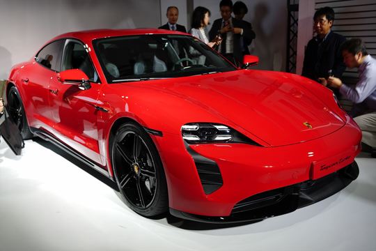 EV時代の911となるか。ポルシェ｢タイカン｣が日本デビュー
