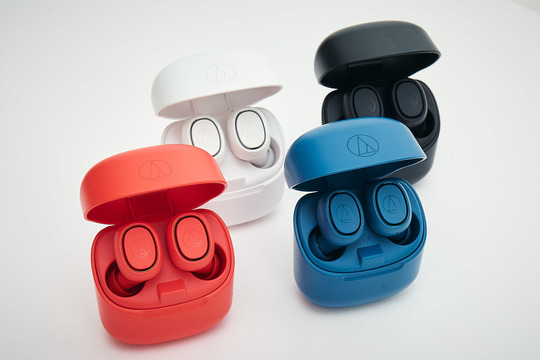 「黒いガジェット選びがち」問題? ギズ編集部が語り合うカラーバリエーションの魅力