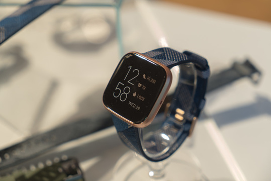 そうくる? Googleによる買収を嫌い、目立つFitbitユーザーのApple Watchへ乗り換え宣言...