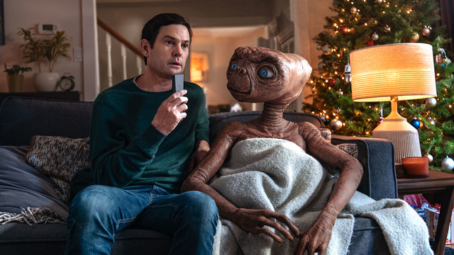 ちゃんと公式。E.T.と成長したエリオットが再会するCM