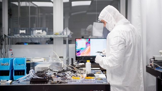 ブラックマンデーにアマゾン砲。量子コンピュータがクラウドBracketにど~ん