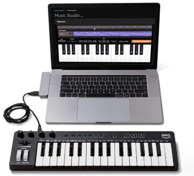 AWSが自動作曲のためのキーボードを発表。AIと一緒に作曲を学ぼう