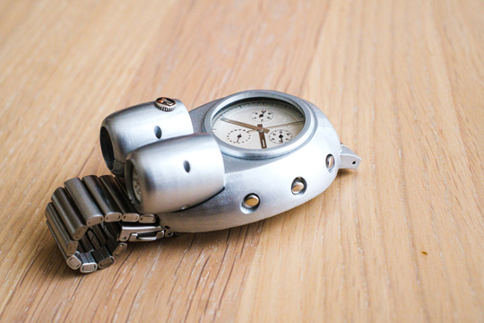 いざテイクオフ? 航空自衛隊のジェット機がモチーフながら異彩を放つ「ブルーインパルスクロノ」を試してみた