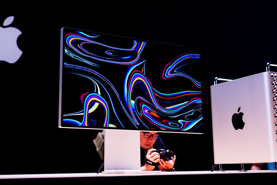 Appleのむちゃ高いPro Display XDRはAppleの特別な布で掃除しないとダメ