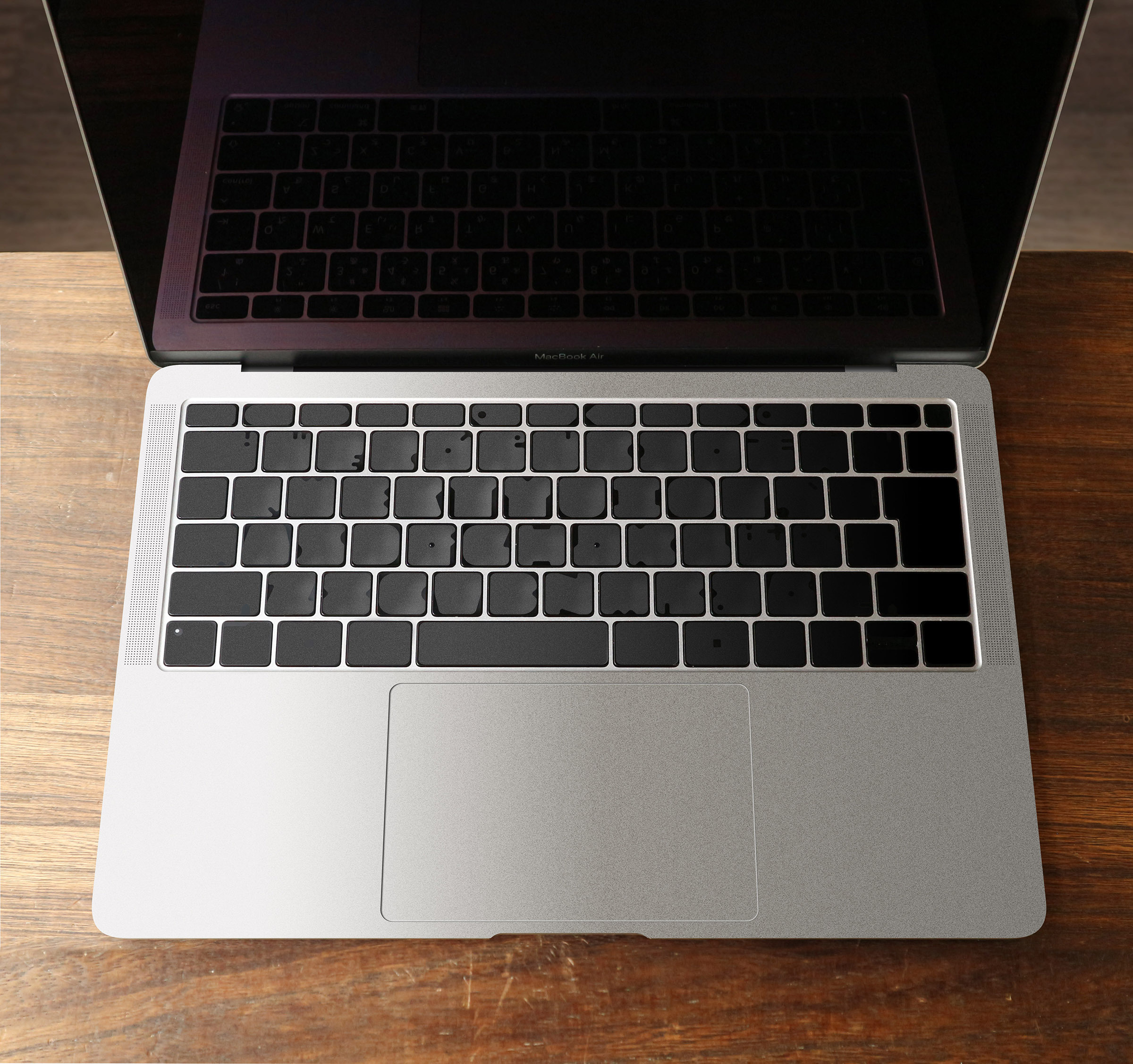 MacBook Air M3 24GB 512GB blackout ステッカー MacBookをさらにシンプルisベストにする「ブラックアウトステッカー