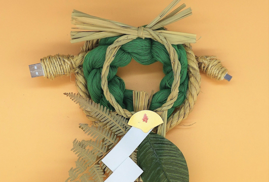 おめでたくて実用的。USB-Cとして使えるしめ飾り