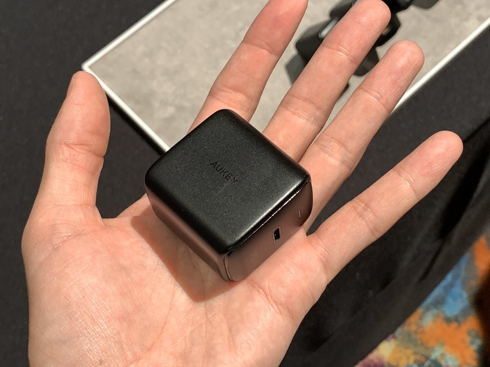 200107AUKEYACAdapter-02