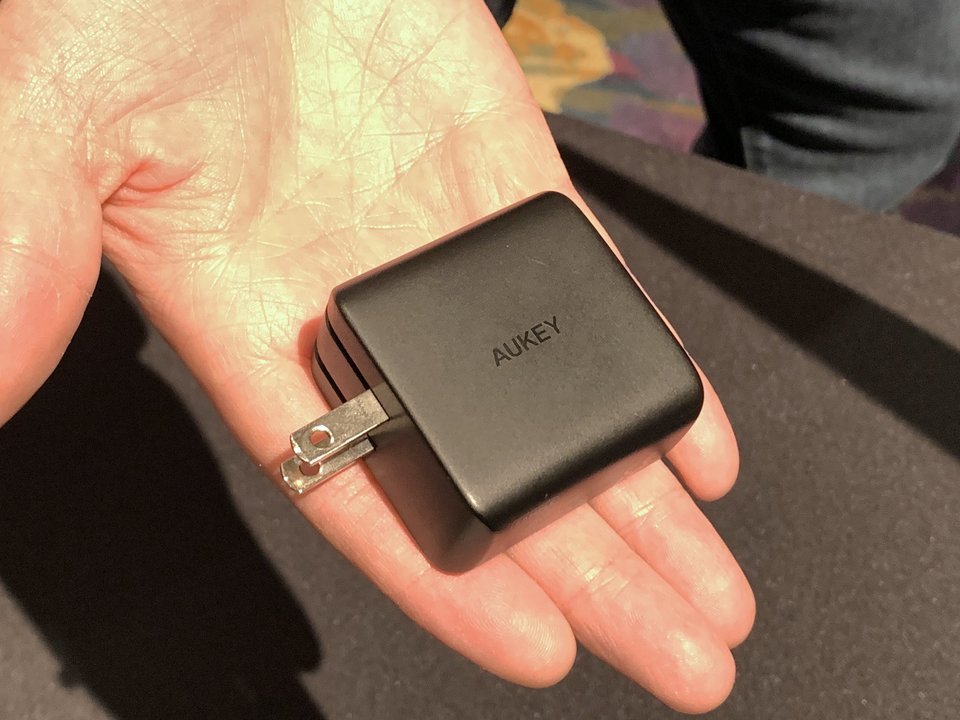 200107AUKEYACAdapter-03