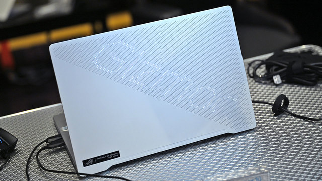 天板にピカピカメッセージ！ 世界一目立てるゲーミングラップトップ #CES2020