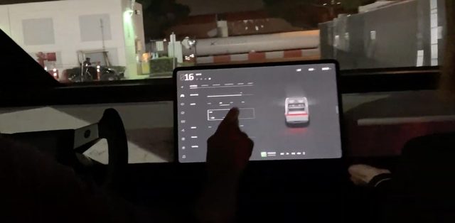 運転中のCybertruckのインテリアには驚きがいっぱい