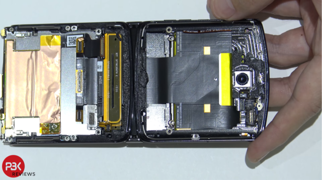 モトローラ折りたたみスマホRazr、発売日前だけど「分解してみた動画」登場。ディスプレイ薄っ!