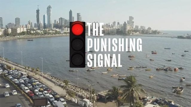 この発想はなかった。クラクションを鳴らしまくると赤信号がのびる｢お仕置き信号｣