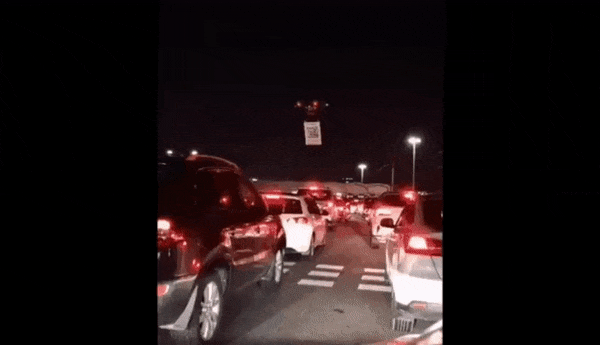 中国の警察、QRコードをぶら下げたドローンでコロナウイルス対策に乗り出す