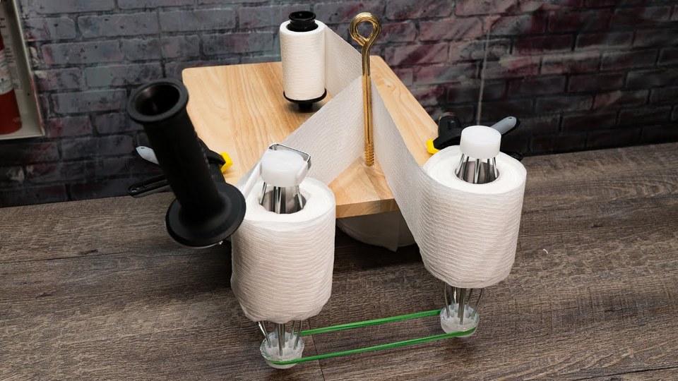 2倍に長持ち? ダブルロールのトイレットペーパーを、シングル2ロールに分けるDIY