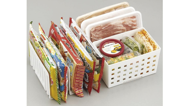 冷凍庫の中の物をスッキリ整理できるスタンド&ボックス。冷気の循環効率も良くなるんだって!