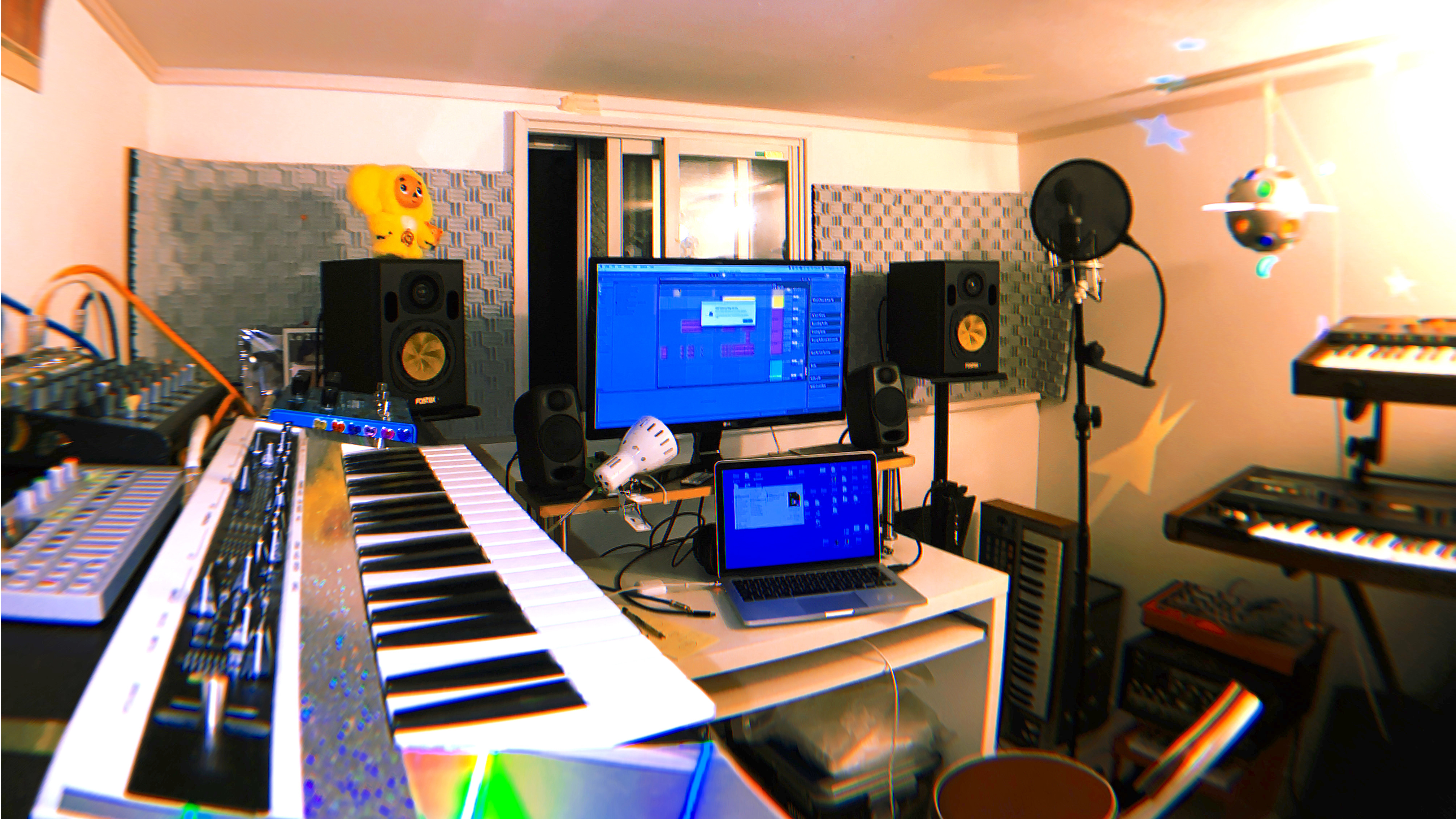 Stay Roomで 音楽制作始めてみない マイカ ルブテが教える 音楽の楽しさとおすすめ機材 ギズモード ジャパン