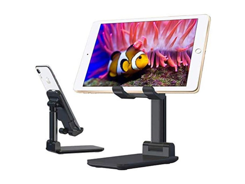 【Amazon夏先取りSALE】夏先取りSALEで、1,000円台の高さと角度が自由に変えられるスマホスタンドや財布に入れる薄型インナーカードケースがお買い得に！