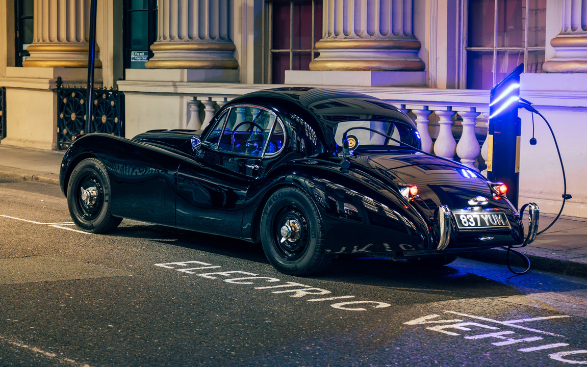 jaguar-xk120-jun-01