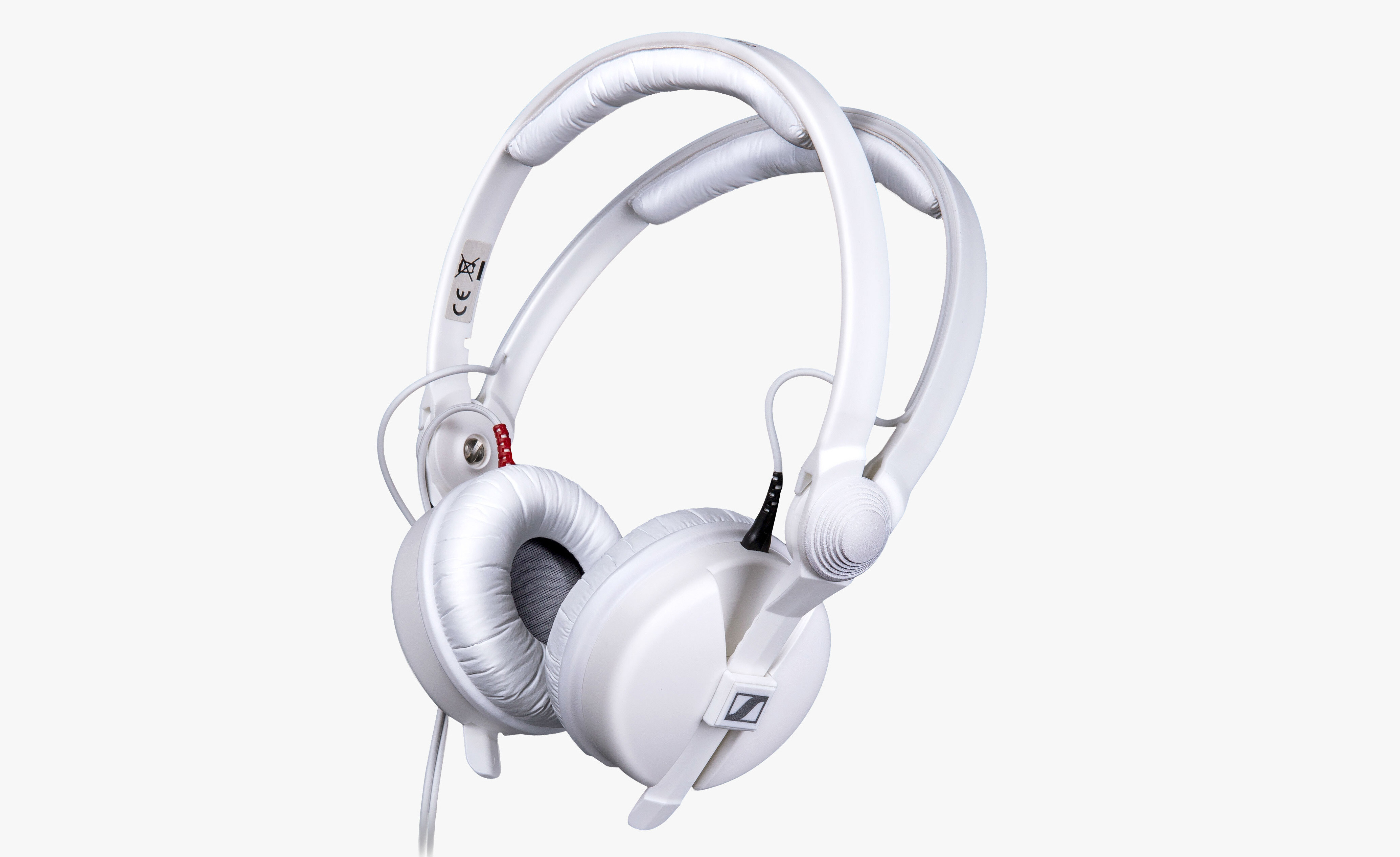 愛される名機「HD25」が、アニバーサリーな白無垢カラーで限定登場