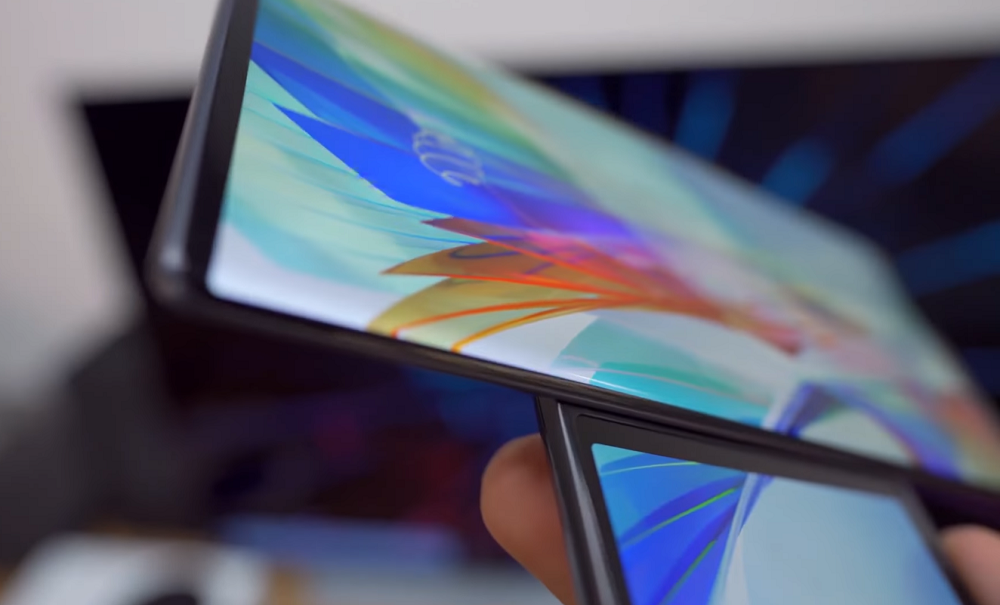 やっこ凧のように飛んでいきそうな、画面回転スマホ「LG Wing
