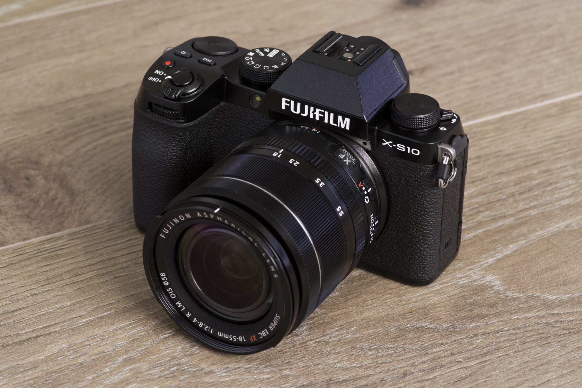 X-S10」は富士フイルムデビューにぴったり、良いとこ取りサラブレッド 