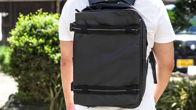 挟み込んで荷物を収納! 拡張性抜群な「バナーレバックパックプロ」