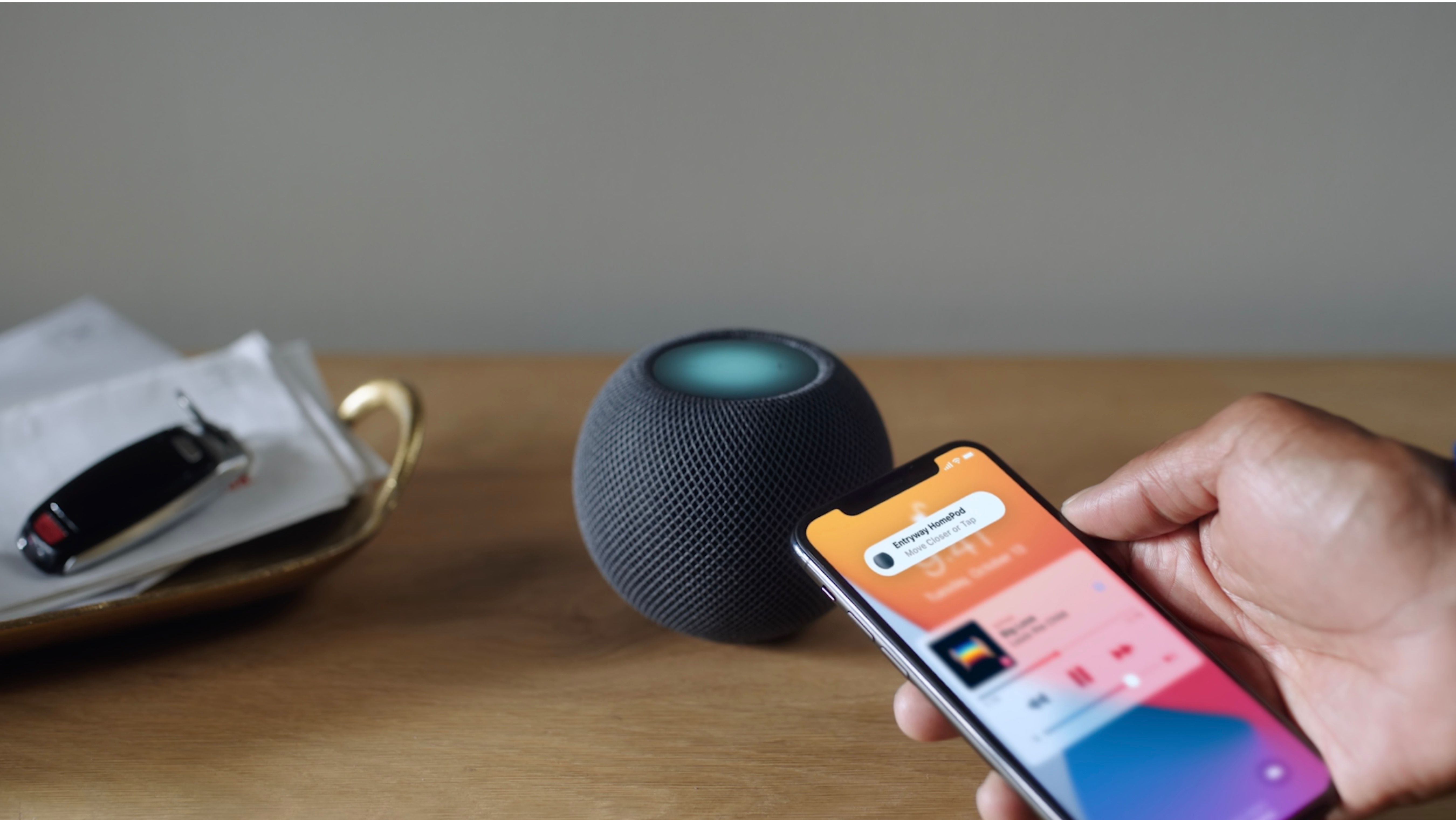 ギリ手乗りサイズ。おうちスピーカー「HomePod mini」はいちばん安い