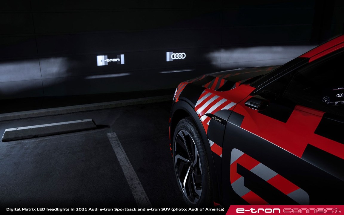 アウディ E Tron 前照灯にモーション グラフィックスを映すプロジェクターを搭載 ギズモード ジャパン