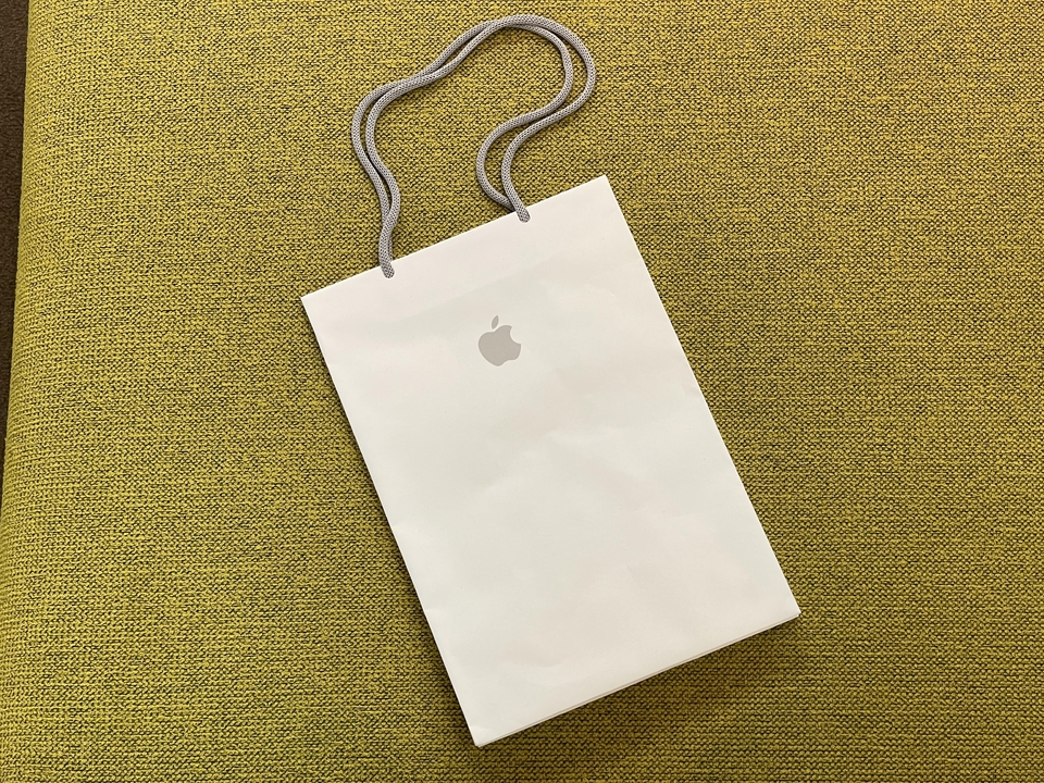 エコロジーみを感じる アップルストアのバッグ 持ち手が紙製だ ギズモード ジャパン