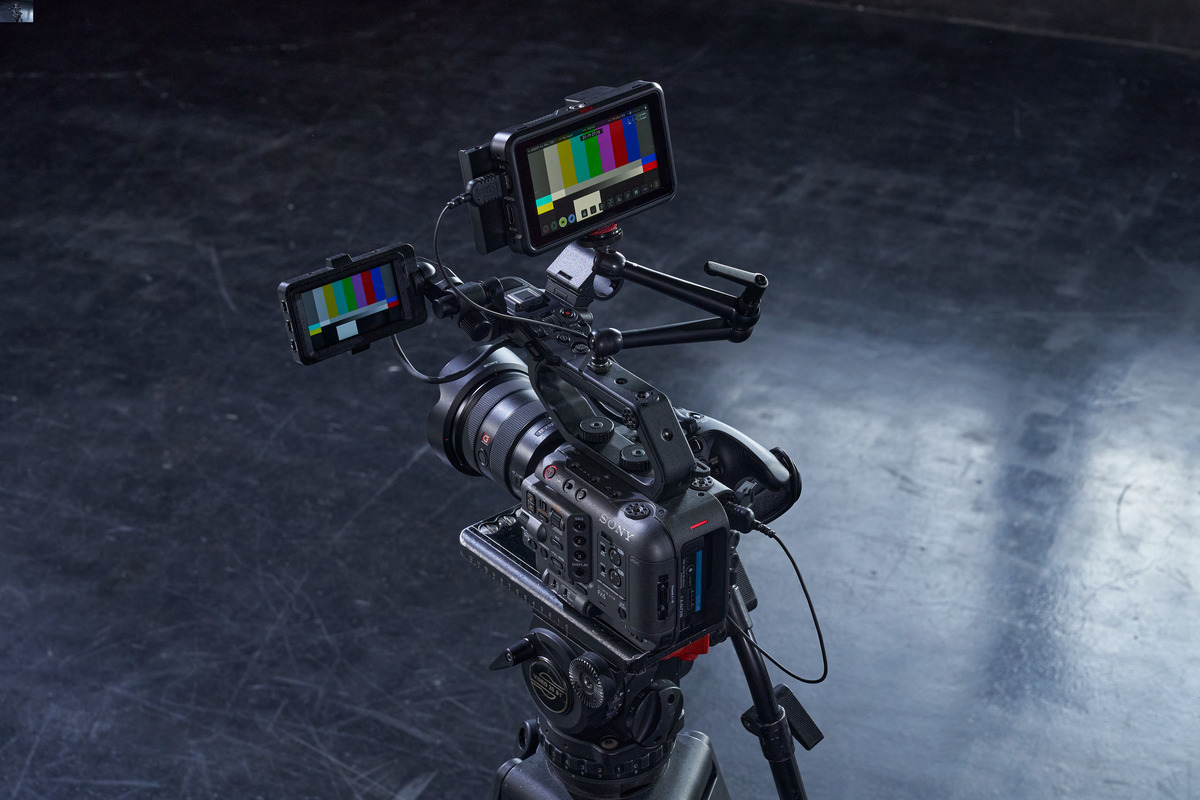 ilmefx6_Situation_Image_A_5_Tripod_wz_external_recorder-Mid