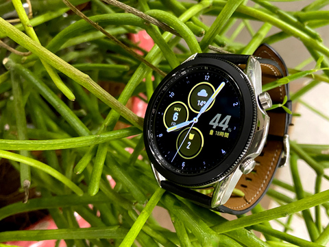 「スマホのサブディスプレイ」として最高のスマートウォッチ:Galaxy Watch 3