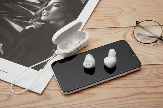 【楽天スーパーセール】本日10日はポイント5倍。イヤホンや一人用電気鍋などお得な商品をピックアップ