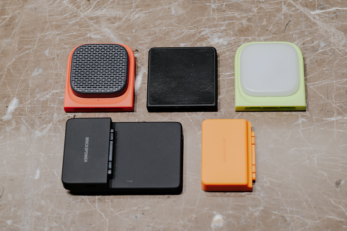 色々くっついて機能交換もできる 便利な無線モバイルバッテリー ギズモード ジャパン