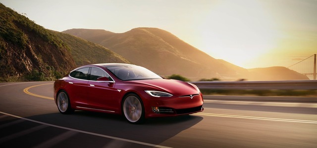 イーロン・マスク「AppleにTesla売ろうとしたことあるけど、クックにスルーされた」