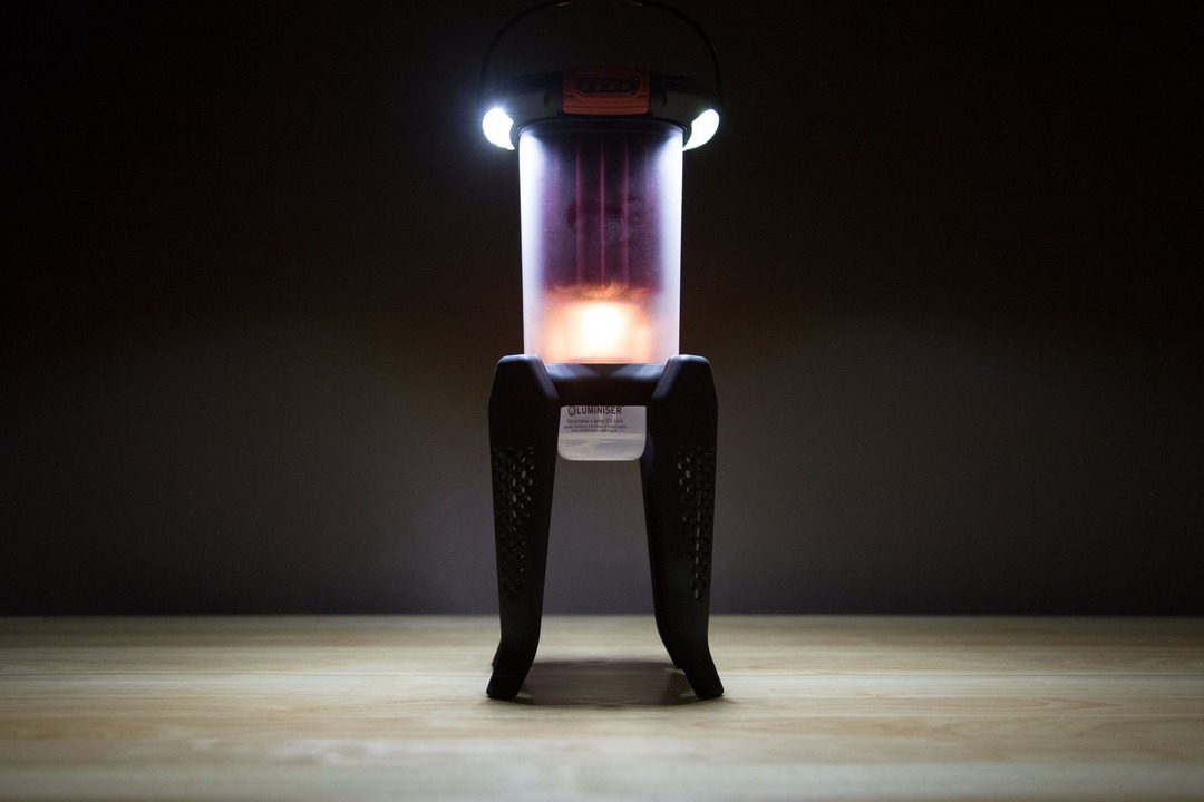 オイルとledのハイブリッドで長時間点灯 アウトドアや災害時に役立つランタン ギズモード ジャパン