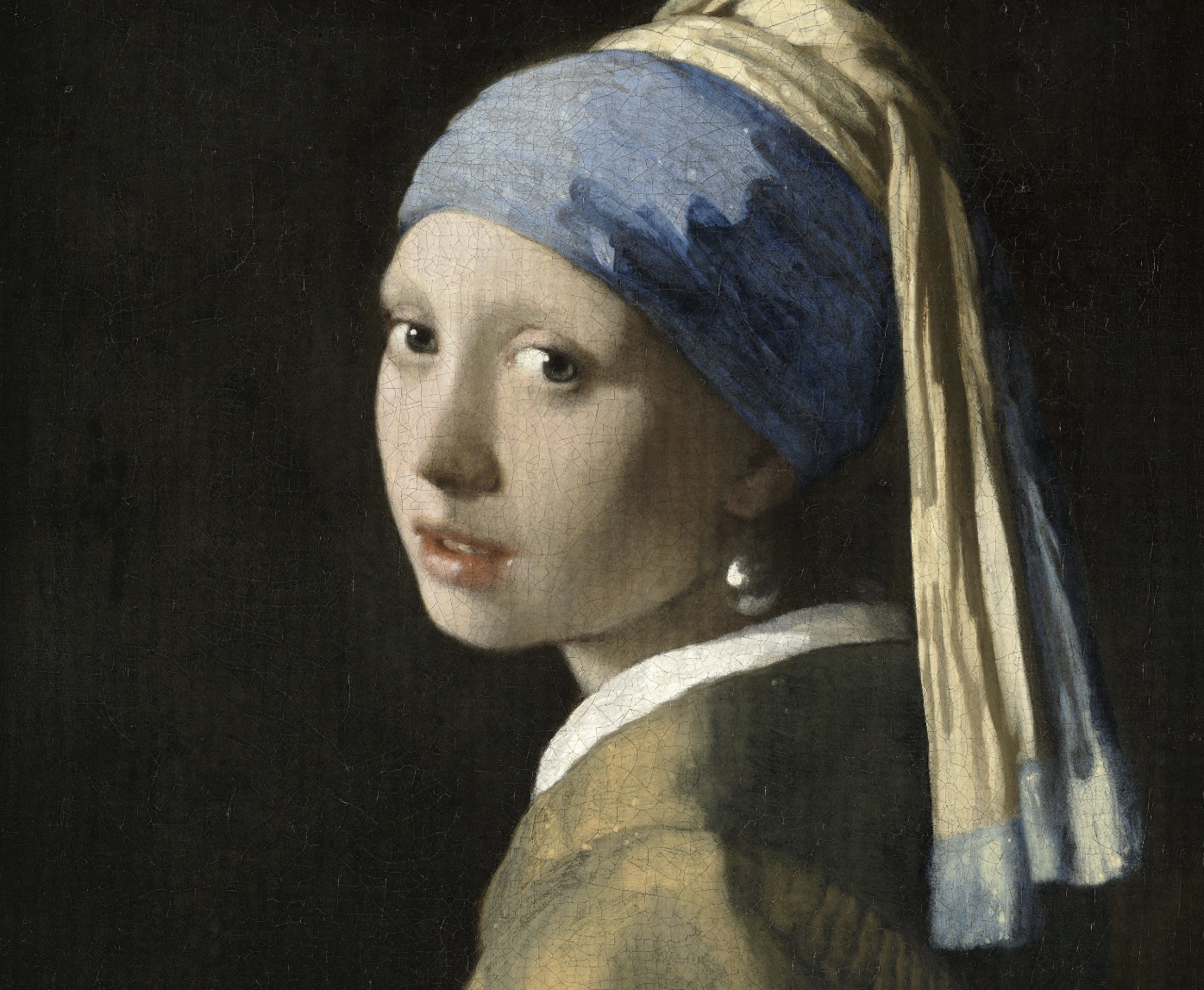 210122_girlpearlearrings1.jpg