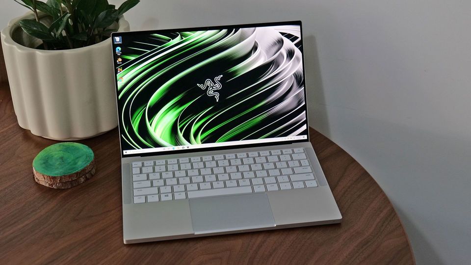 210209_razerbook13rev8