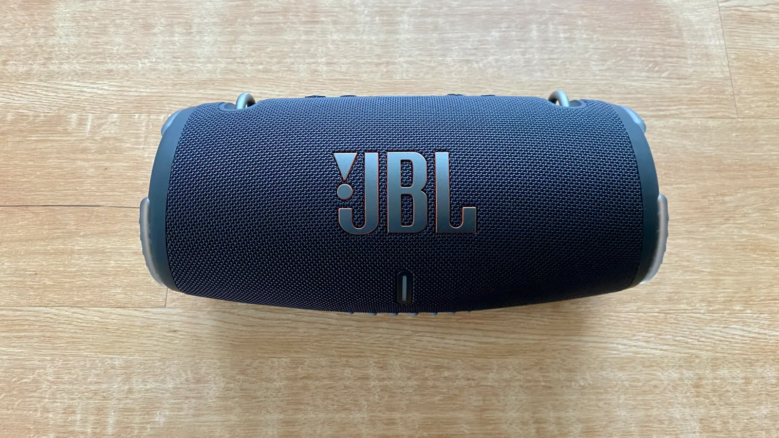 重低音がっつりめ。アウトドアに最適なJBLのワイヤレススピーカー 
