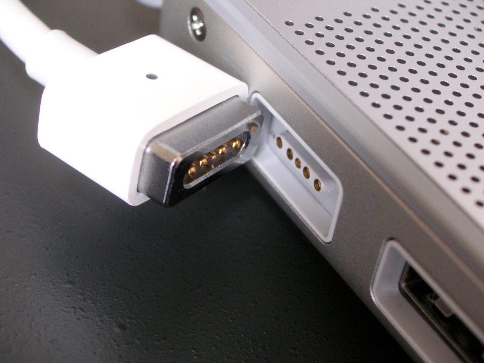 Apple_magsafe_tight
