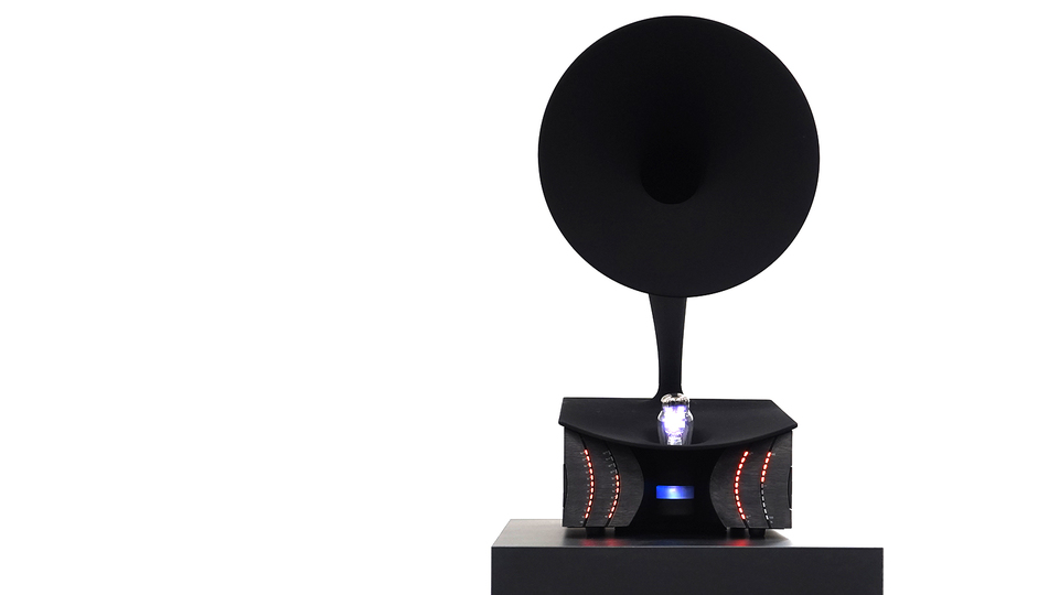 ギズモード・ジャパンのニュース記事「おまたせ！未来の情報ストレージデバイス｢Black Hole Recorder｣出たよ〜！」の画像
