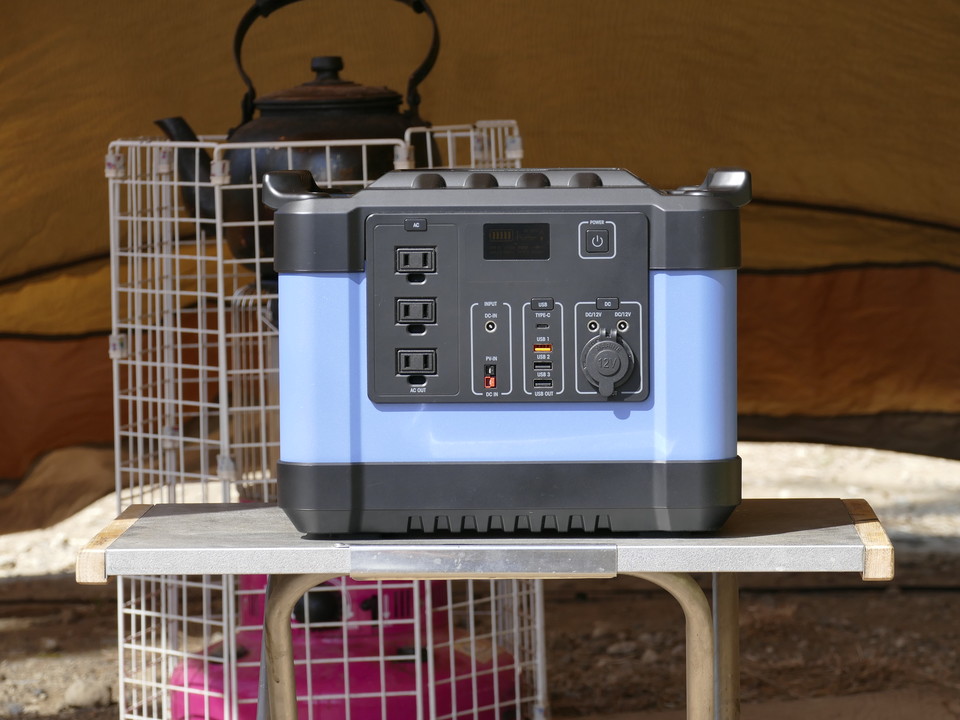 バッテリー容量300 000mah モンスター級のポータブル電源なら Ihコンロでアヒージョだって作れます ギズモード ジャパン